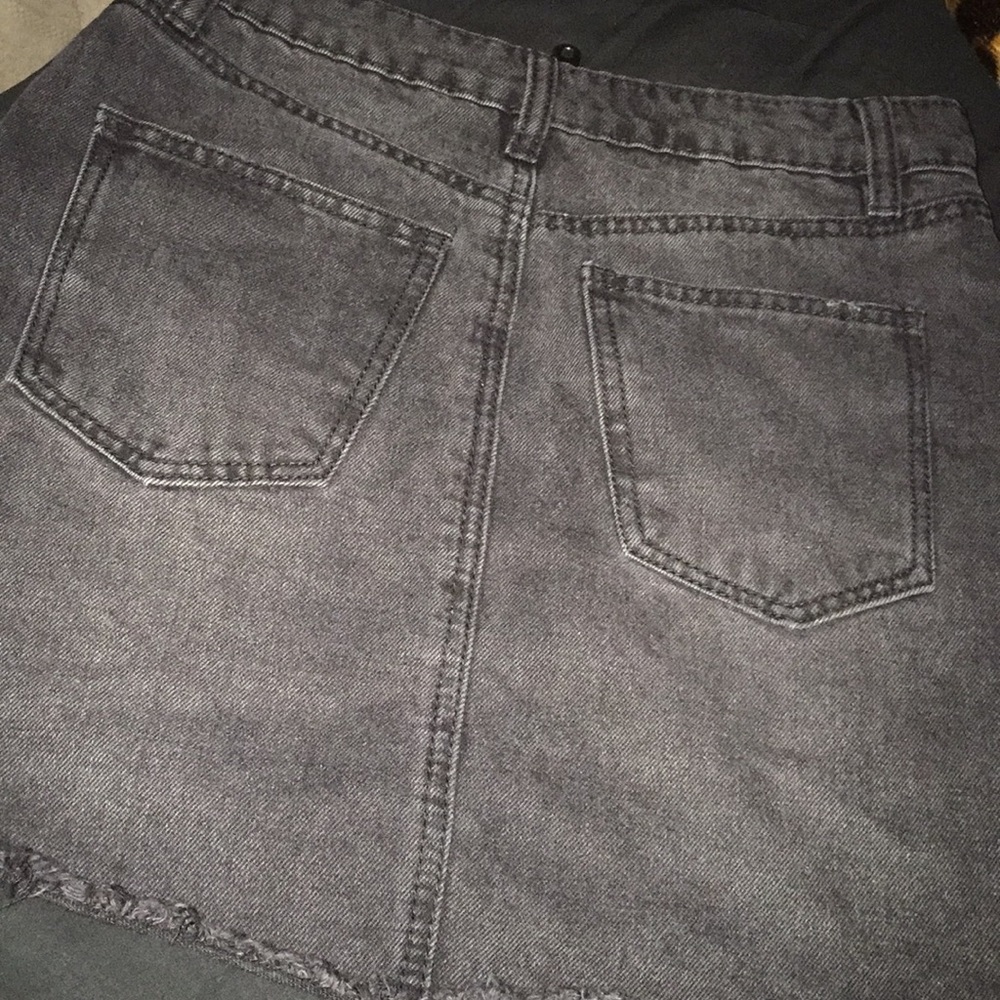 Black ripped denim skirt 🥰 or a flat 20 cash a - Picture 4 of 6